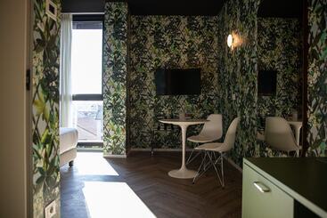 هتل Collini Rooms