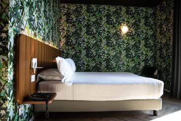 هتل Collini Rooms