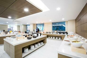 هتل Ramada By Wyndham Jeju City Hall