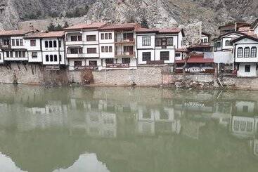 هتل Sehri̇ Zade Yalisi