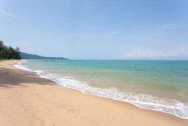 استراحتگاه La Vela Khao Lak   Sha Extra Plus