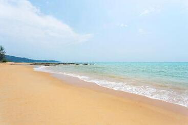 استراحتگاه La Vela Khao Lak   Sha Extra Plus
