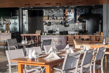 استراحتگاه La Vela Khao Lak   Sha Extra Plus