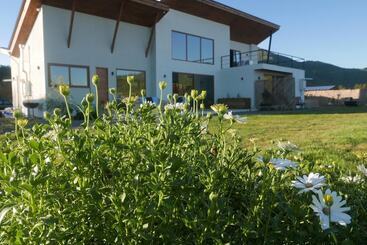 تختخواب و صبحانه Callihue Lodge