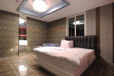 Anne Motel