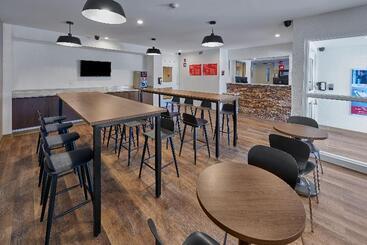هتل Extended Suites Tijuana Macroplaza