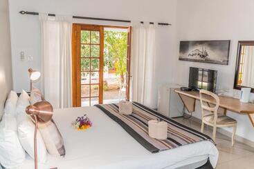 هتل Out Of Africa Town Lodge