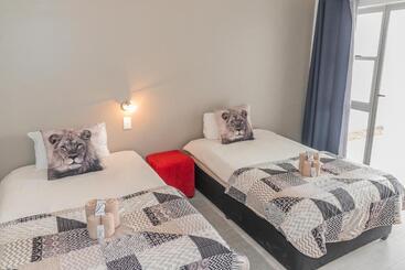 هتل Out Of Africa Town Lodge
