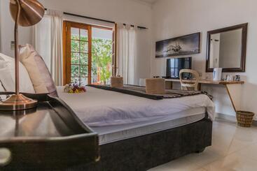 هتل Out Of Africa Town Lodge