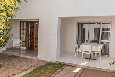 هتل Out Of Africa Town Lodge