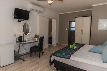 هتل Out Of Africa Town Lodge