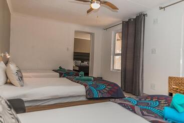 هتل Out Of Africa Town Lodge