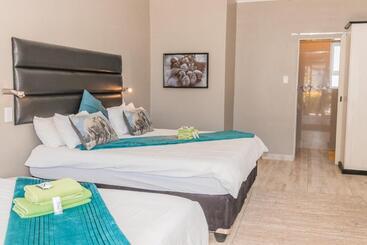 هتل Out Of Africa Town Lodge