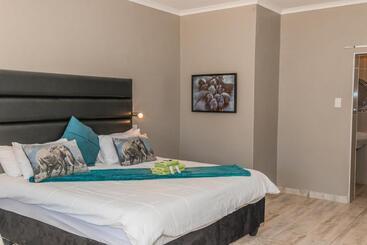 هتل Out Of Africa Town Lodge