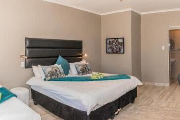 هتل Out Of Africa Town Lodge