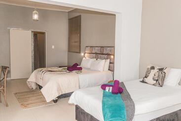 هتل Out Of Africa Town Lodge