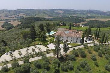 هتل Villa Le Calvane