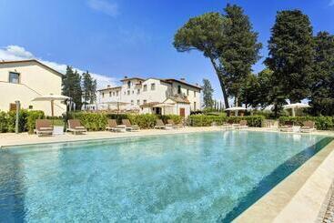 هتل Villa Le Calvane