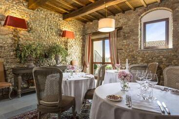 هتل Villa Le Calvane