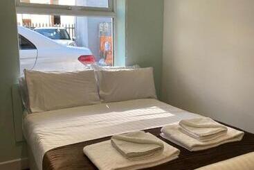 تختخواب و صبحانه Lady Hamilton Inn