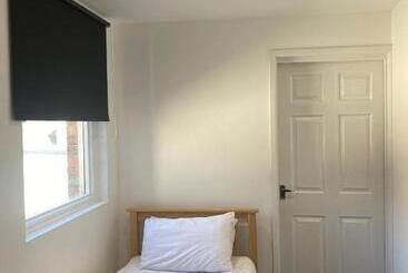 تختخواب و صبحانه Lady Hamilton Inn