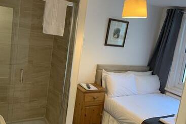 تختخواب و صبحانه Lady Hamilton Inn