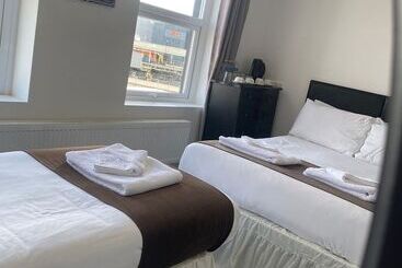 تختخواب و صبحانه Lady Hamilton Inn