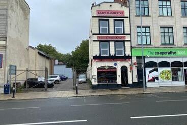 تختخواب و صبحانه Lady Hamilton Inn