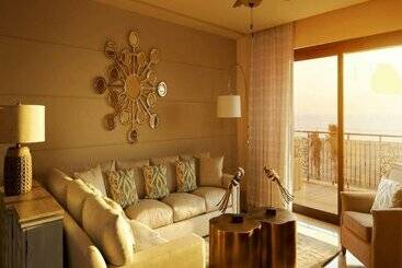 استراحتگاه Grand Solmar The Residences