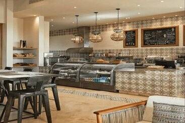 استراحتگاه Grand Solmar The Residences