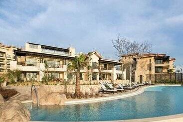 استراحتگاه Grand Solmar The Residences