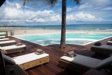 استراحتگاه Sentidos Beach Retreat