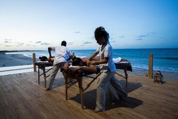 استراحتگاه Sentidos Beach Retreat