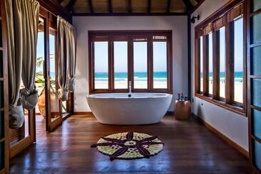 استراحتگاه Sentidos Beach Retreat