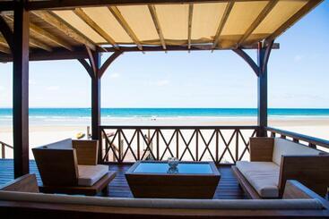 استراحتگاه Sentidos Beach Retreat