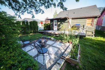 تختخواب و صبحانه Huckleberry Cottage