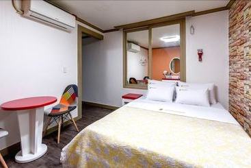 Dubai Motel