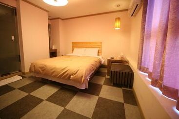 هتل Chuncheon Myeongdong