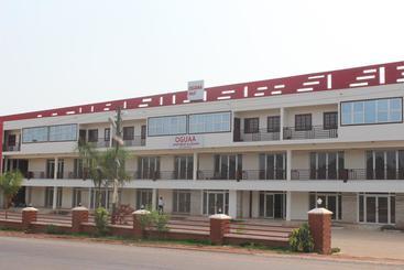 هتل Oguaa Apartments & Lodging