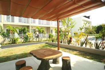 هتل Resort Class Inn Onna Village
