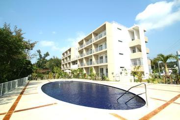 هتل Resort Class Inn Onna Village