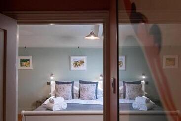 Red Cottage B&b