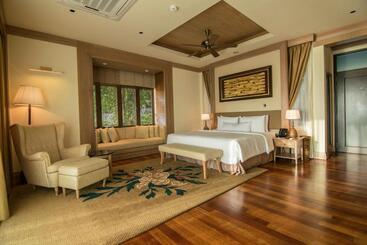 استراحتگاه Royale Chulan Cherating Villa