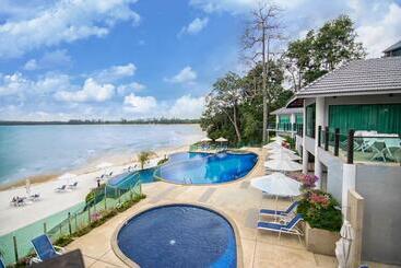 استراحتگاه Royale Chulan Cherating Villa