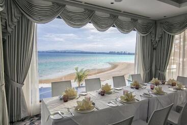 استراحتگاه Royale Chulan Cherating Villa