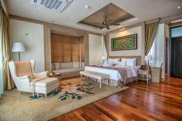 استراحتگاه Royale Chulan Cherating Villa
