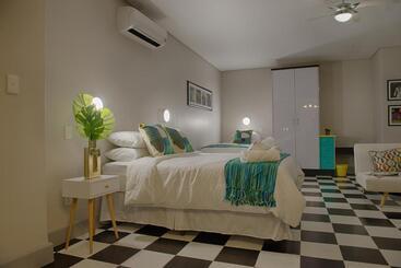 تختخواب و صبحانه Hp Twelve Accommodation
