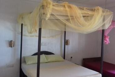 تختخواب و صبحانه Villa Crocodile Beach