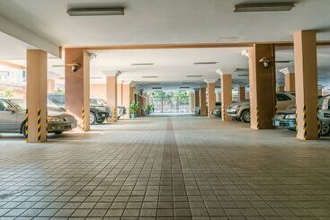 هتل Hamptons Apartments