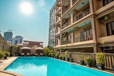 هتل Hamptons Apartments